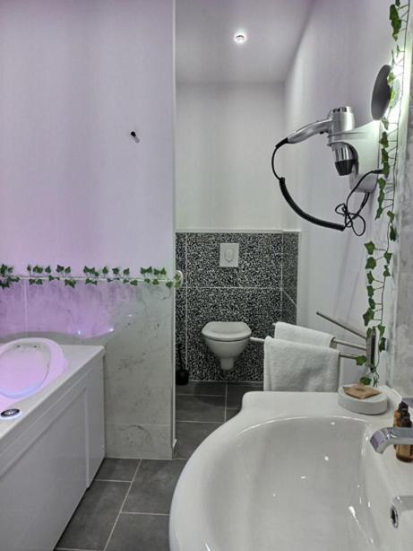 Les Suites Fenelon Le Cateau-Cambresis Экстерьер фото