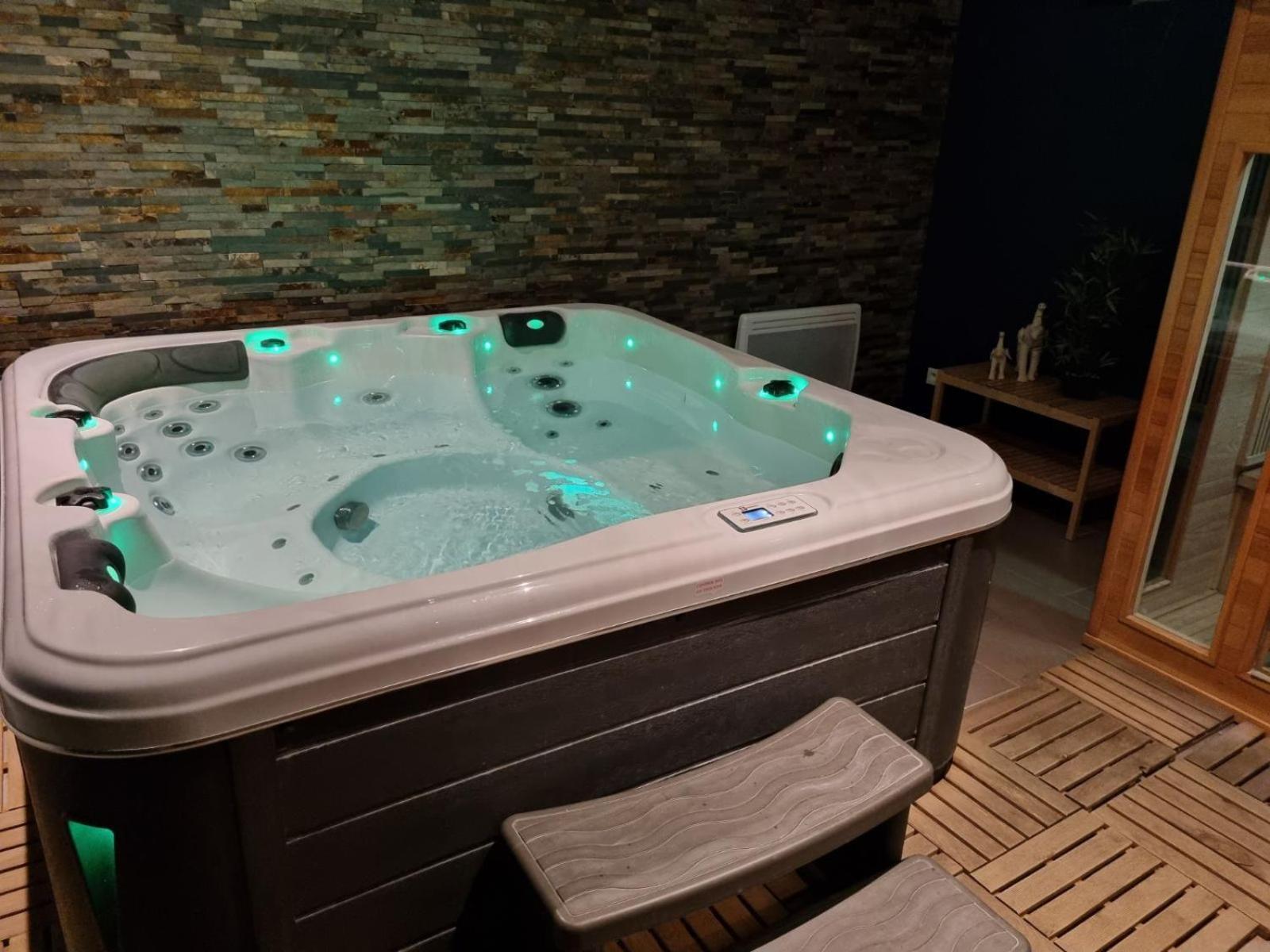Les Suites Fenelon Le Cateau-Cambresis Экстерьер фото